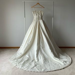 Size 4 Alfred Sung wedding dress